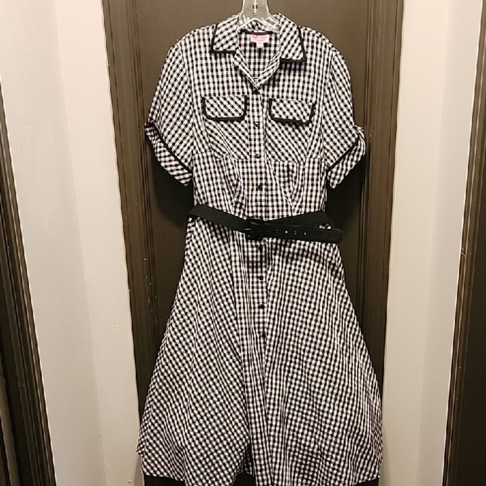 I Love Lucy Black and White Checkered Midi Dress.  2X/18. NWOT